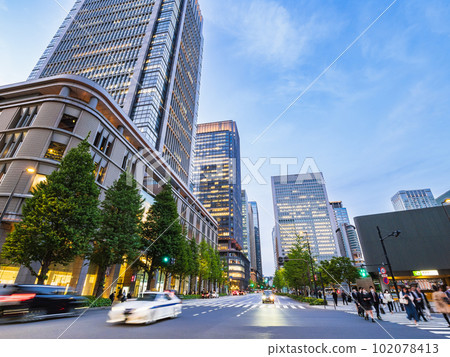 Marunouchi at dusk in Tokyo Marunouchi at dusk in Tokyo 102078413