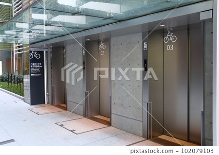 Tokyo Yaesu 2-chome underground bicycle parking lot elevator Municipal bicycle parking lot Tokyo Station Yaesu exit side underground 2-1-4 Yaesu Chuo-ku 102079103