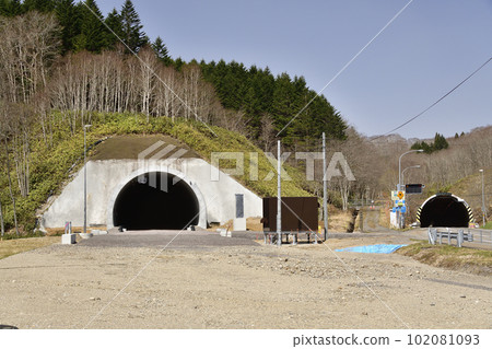 春天在北海道厚佐部町的中山嶺拍攝建設中的新中山隧道的景色 春天在北海道厚佐部町的中山嶺拍攝建設中的新中山隧道的景色 102081093