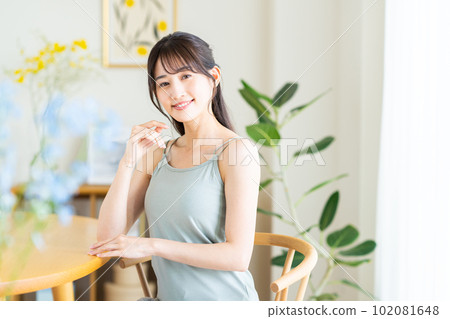 年輕女性的美麗 102081648