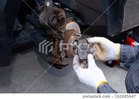 Car brake pad maintenance replacement work 102085647