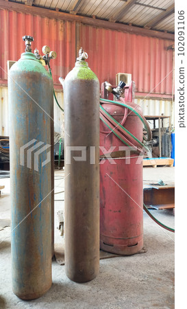 Oxygen and acetylene used for carbide welding. 102091106