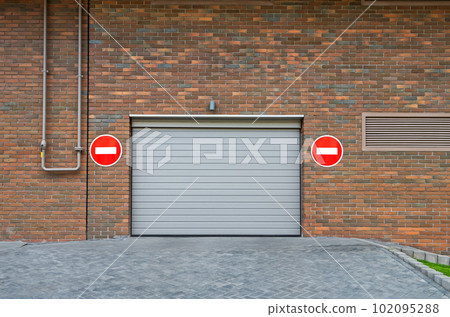 Automatic electric roll-up garage gate for departure Automatic electric roll-up garage gate for departure 102095288