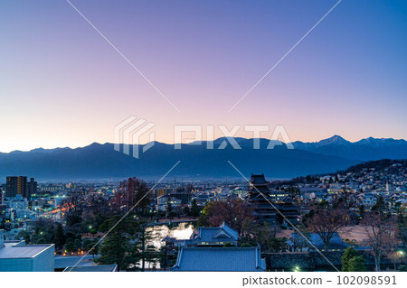 [Magic Hour] Dusk of Matsumoto City and Matsumoto Castle seen from the City Hall Observatory [Nagano Prefecture] 102098591