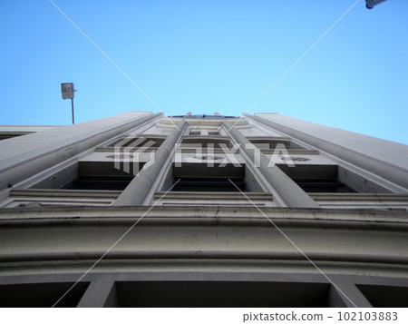 Looking up at the San Francisco Chronical clock 102103883