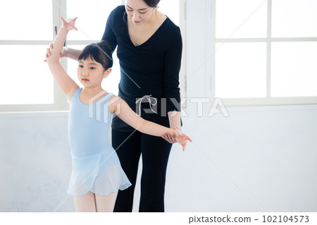 Kids ballet class 102104573