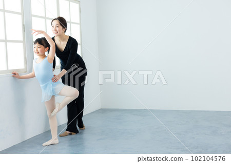 Kids ballet class Kids ballet class 102104576