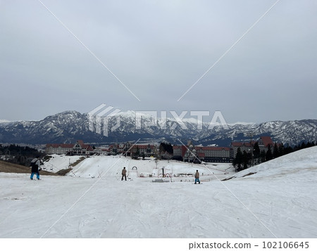 Joetsu Kokusai Ski Resort slope scenery 102106645
