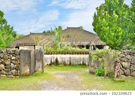 [Ishigaki Yaima Village] Nagura, Ishigaki City, Okinawa Prefecture 102109625