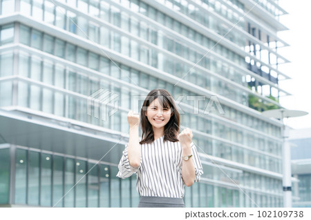 女商人膽量姿勢 102109738