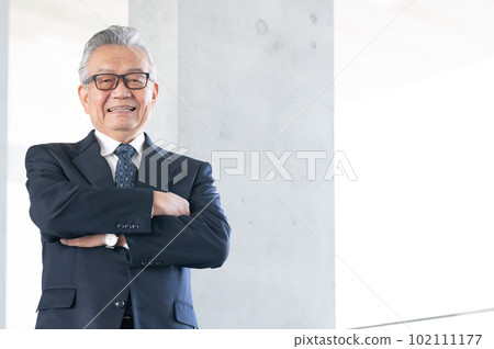 業務高級總裁 102111177