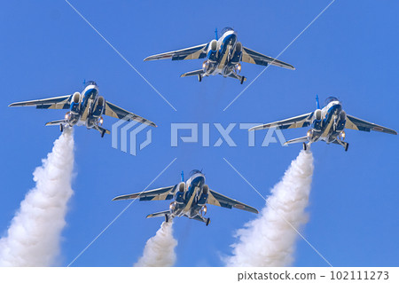Blue Impulse flying in formation 102111273