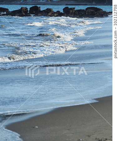 太平洋海浪襲來的海灘 太平洋海浪襲來的海灘 102112708