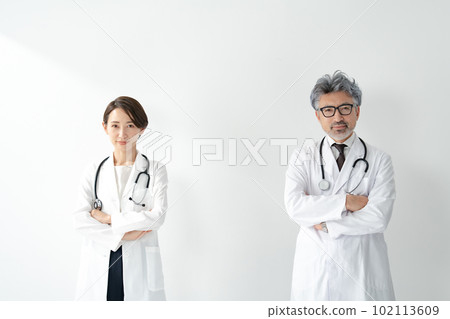 穿白大褂的醫生 102113609