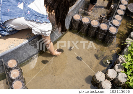 Sagami River Fureai Science Museum Aquarium Sagamihara You can touch shellfish and small fish 102115696