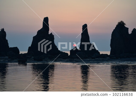 Strangely shaped rocks on the beach in the early morning 102116638