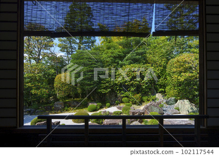 Motonobu's garden seen from the tatami room of Taizo-in, Myoshin-ji Temple Motonobu's garden seen from the tatami room of Taizo-in, Myoshin-ji Temple 102117544