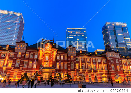 東京、千代田區、丸之內市夜景、東京站和東京中城八重洲 東京、千代田區、丸之內市夜景、東京站和東京中城八重洲 102120364
