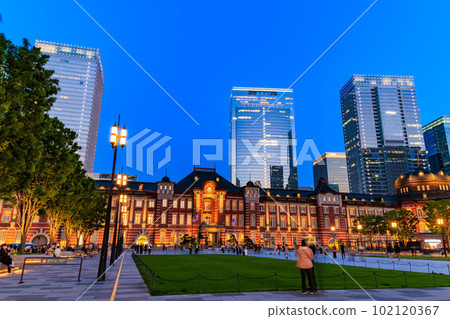 Tokyo, Chiyoda Ward, Marunouchi city scenery in the evening, Tokyo Station and Tokyo Midtown Yaesu 102120367