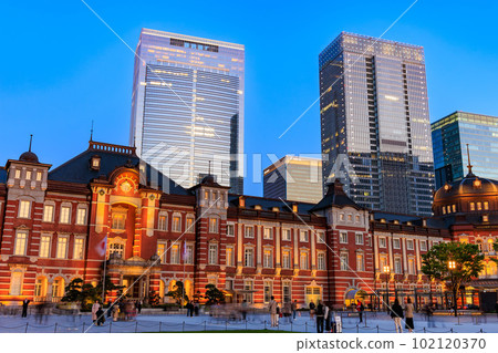 Tokyo, Chiyoda Ward, Marunouchi city scenery in the evening, Tokyo Station and Tokyo Midtown Yaesu 102120370