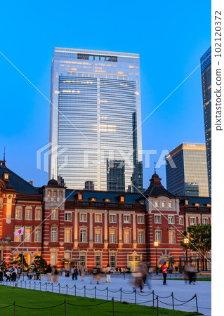 Tokyo, Chiyoda Ward, Marunouchi city scenery in the evening, Tokyo Station and Tokyo Midtown Yaesu 102120372