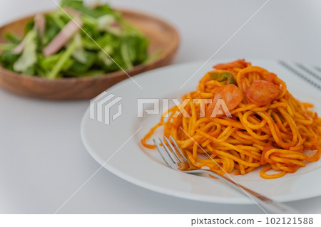 Neapolitan tomato pasta close-up tableware material 102121588