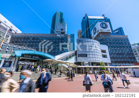 Tokyo cityscape in Japan Sunshine like summer. Liberation from the Covid-19 pandemic… Bustling Yurikamome Shimbashi Station = April 27 102122191