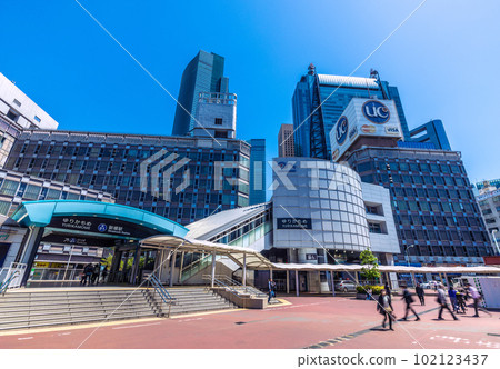Tokyo cityscape in Japan Sunshine like summer. Liberation from the corona wreck…Yurikamome Shimbashi Station, etc. = April 27 102123437