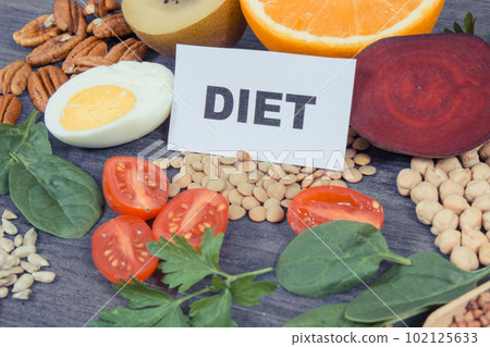 Products and ingredients containing natural vitamin B9, minerals and fiber. Healthy eating Products and ingredients containing natural vitamin B9, minerals and fiber. Healthy eating 102125633