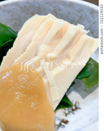 The taste of spring, bamboo shoot sashimi 102129283