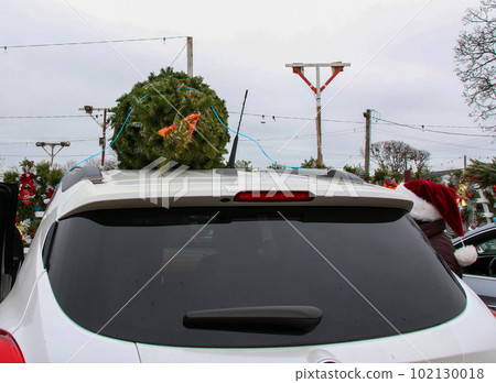Christmas tree on top of a car 102130018