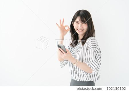 Woman smartphone OK 102130102