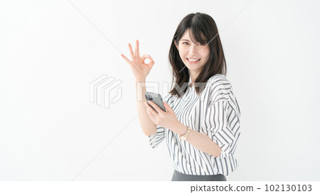Woman smartphone OK 102130103