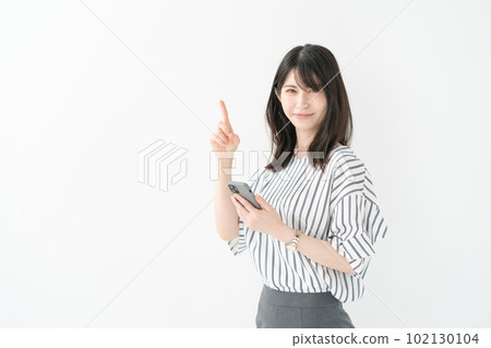 女性智能手機指向 102130104