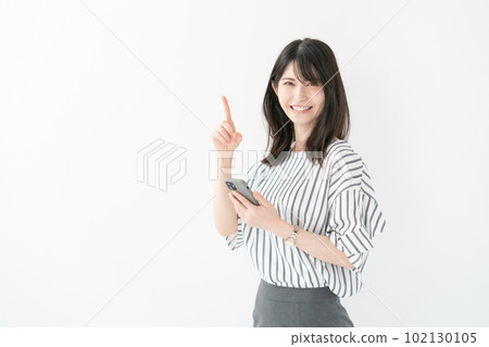 女性智能手機指向 102130105