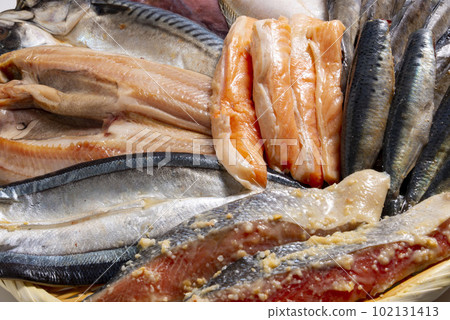 由鮮魚製成的美味隔夜乾魚 102131413