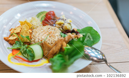 咖啡廳的健康米飯和咖啡 102136892