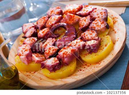 Pulpo a la gallega Pulpo a la gallega 102137356