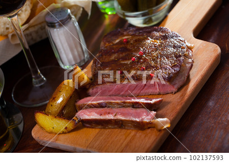 Veal entrecote with potato wedges Veal entrecote with potato wedges 102137593