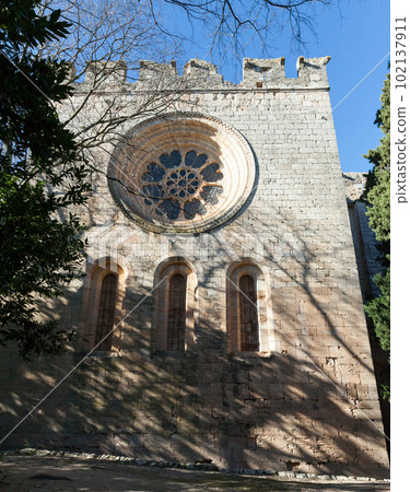 Church apse in Monastery of Santa Maria de Santes Creus 102137911