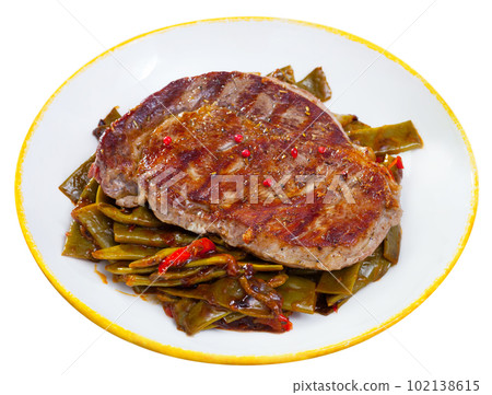 Beef entrecote with string beans and bell pepper Beef entrecote with string beans and bell pepper 102138615