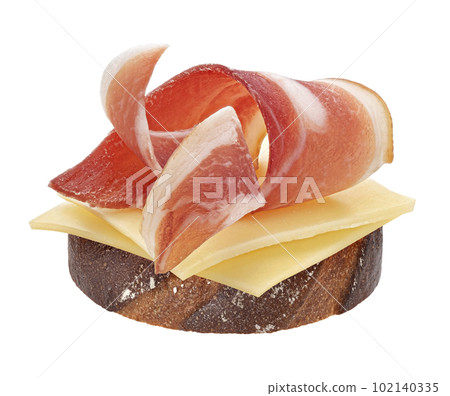 Smoked bacon slices on rye bread, sandwich with pork brisket Smoked bacon slices on rye bread, sandwich with pork brisket 102140335