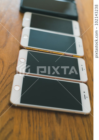 multiple smartphones multiple smartphones 102143238