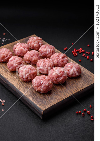 Raw meatballs of minced meat beef, pork or chicken with salt, spices and herbs 102143613
