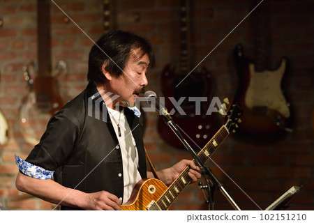 Vocals of a blues band performing at a live house 102151210