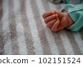 Baby (newborn) hands, close up 102151524