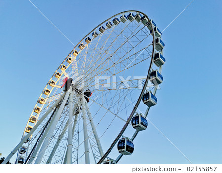 BRISBANE, AUSTRALIA - MAY 13, 2021 Giant flyer ferris wheel with blue sky 102155857