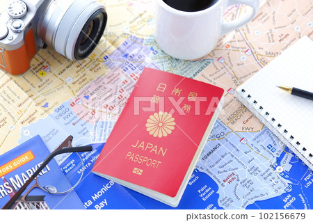 Prepare a Japanese passport (ordinary 10-year red passport) and plan your trip 102156679