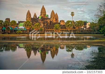The temple complex of Angkor Wat 102157303