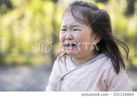 toddler crying outdoors toddler crying outdoors 102158984